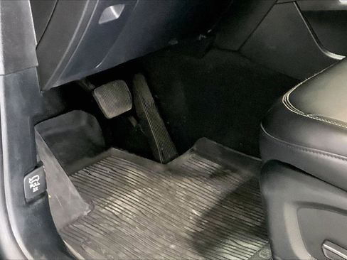 Used 2023 Ford Explorer XLT w/ Equipment Group 202A image 22