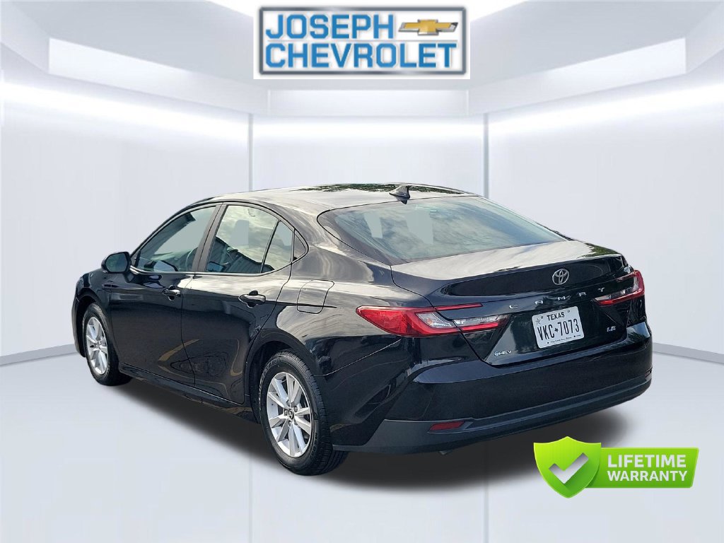 Used 2025 Toyota Camry LE FWD image 4