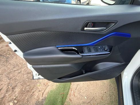 Used 2020 Toyota C-HR XLE FWD image 16