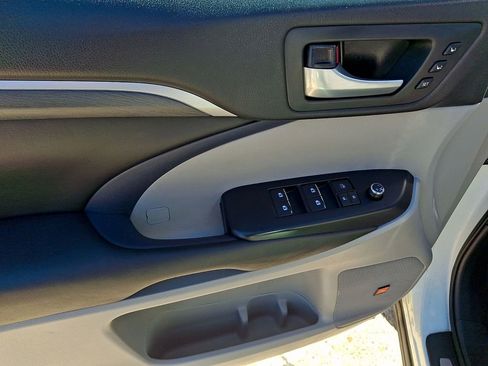 Used 2018 Toyota Highlander Limited Platinum image 9