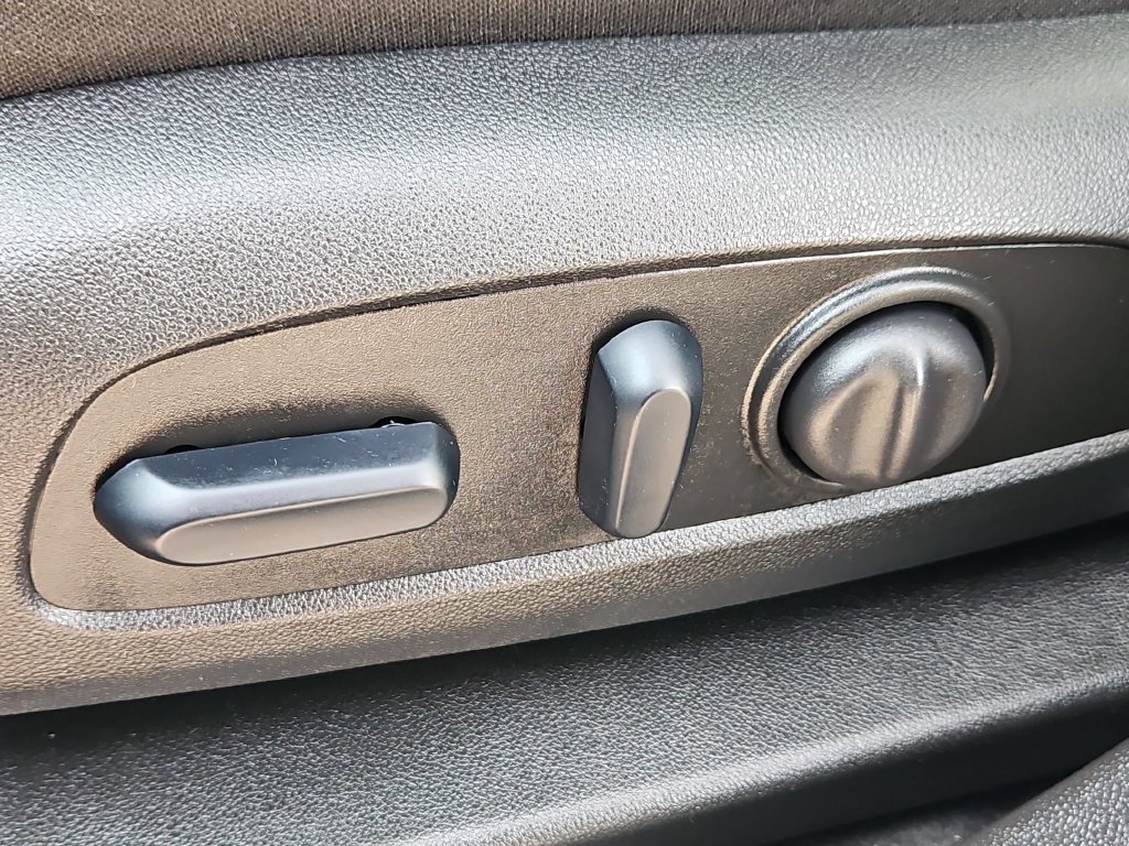 Used 2025 Chevrolet Blazer LT FWD image 11