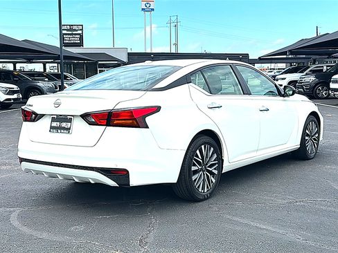 Used 2025 Nissan Altima 2.5 SV FWD image 8