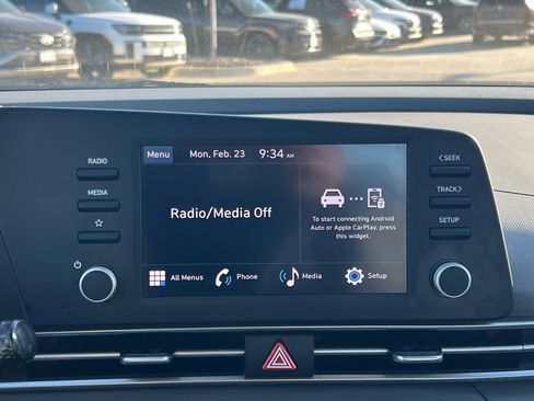 Certified 2025 Hyundai Elantra Sport image 30