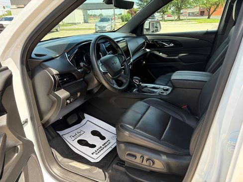 Used 2023 Chevrolet Traverse RS w/ LPO, Floor Liner Package FWD image 7