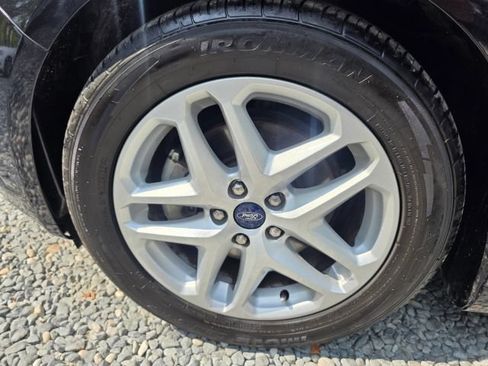 Used 2015 Ford Fusion SE FWD image 9