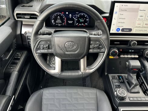 Used 2025 Toyota 4Runner TRD Off-Road Premium image 16