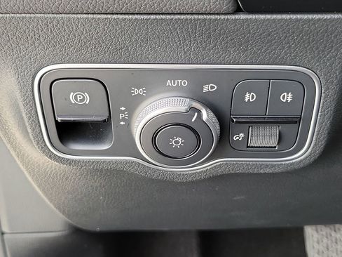 Certified 2025 Mercedes-Benz GLA 250 image 32