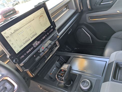 Used 2024 GMC Hummer EV 3X w/ LPO, Illumination Package image 17