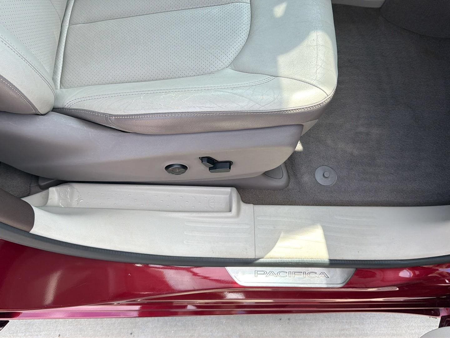 Used 2017 Chrysler Pacifica Touring-L Plus w/ Advanced Safetytec Group FWD image 34