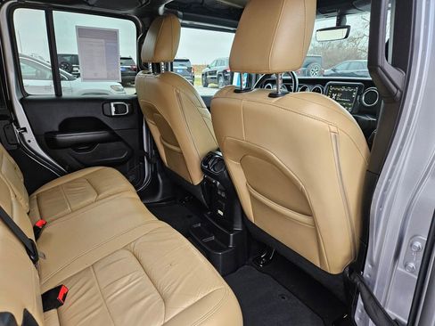 Used 2018 Jeep Wrangler Unlimited Sahara image 30