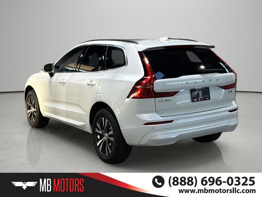 Used 2023 Volvo XC60 B5 Core AWD/4WD image 3