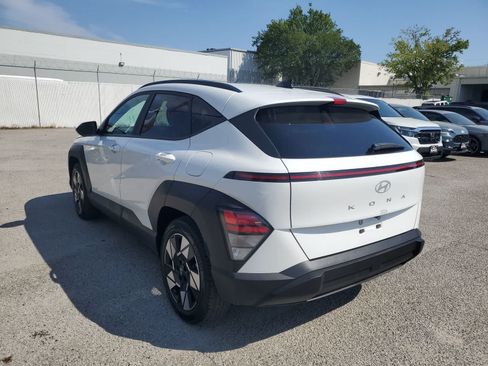 Used 2025 Hyundai Kona SEL FWD image 4
