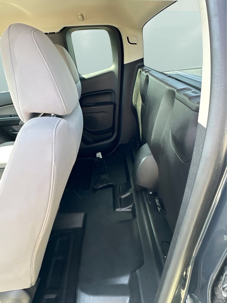 Used 2019 Chevrolet Colorado W/T RWD image 16