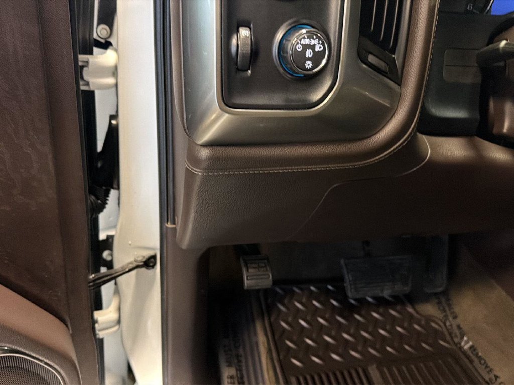 Used 2018 Chevrolet Silverado 1500 LTZ w/ Sport Package AWD/4WD image 19