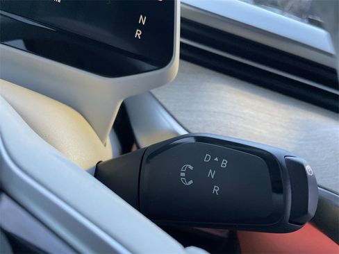 Used 2025 Volkswagen ID. Buzz 1st Edition image 27