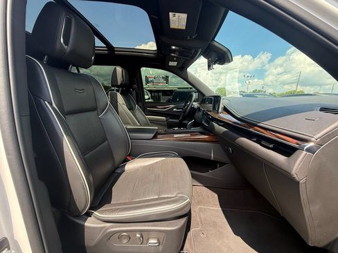 Used 2023 Cadillac Escalade Premium Luxury w/ LPO, Radiant Package AWD/4WD image 25