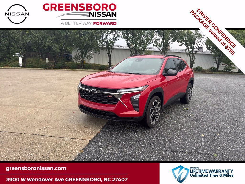 Used 2026 Chevrolet Trax RS w/ Driver Confidence Package FWD image 1