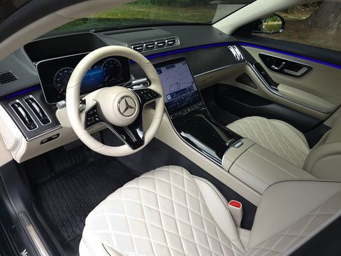 Used 2022 Mercedes-Benz S 580 4MATIC Sedan image 2