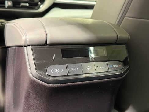 Used 2023 Toyota Highlander XLE AWD/4WD image 22