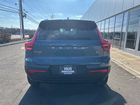 Certified 2025 Volvo XC40 B5 Plus AWD/4WD image 4