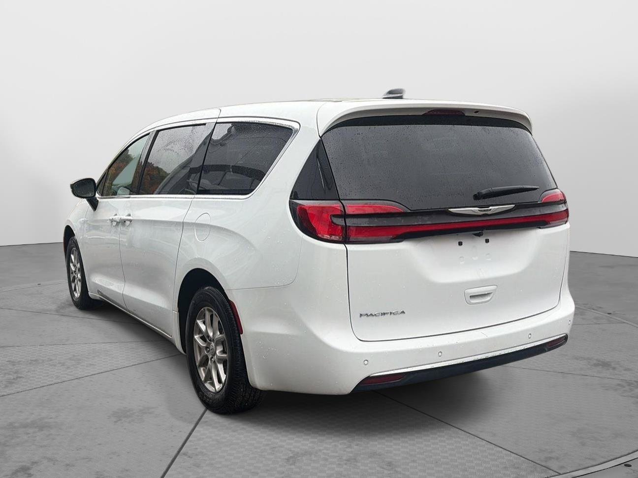 Used 2026 Chrysler Pacifica Select FWD image 7
