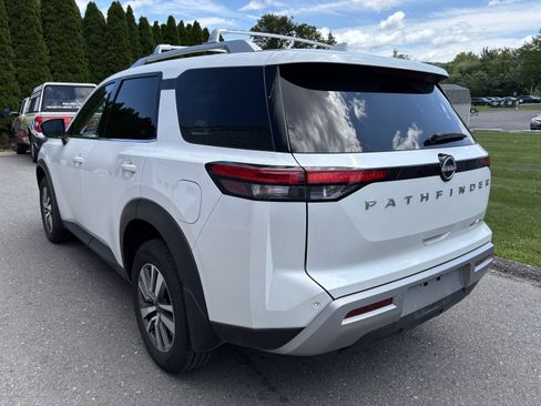 Used 2025 Nissan Pathfinder SL AWD/4WD image 6