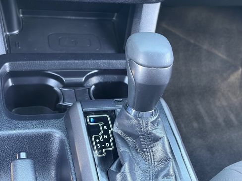 Used 2017 Toyota Tacoma TRD Off-Road w/ Tow Package AWD/4WD image 31