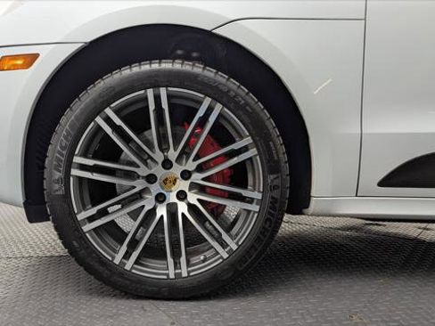 Used 2016 Porsche Macan Turbo image 36