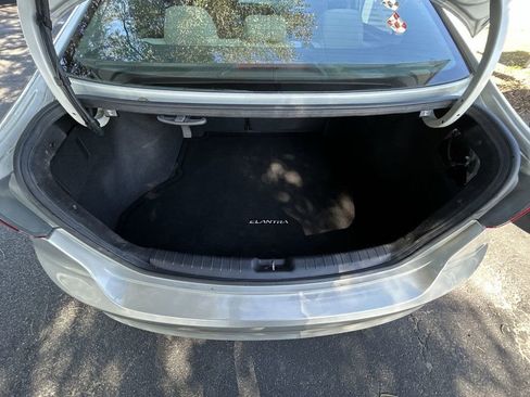 Used 2017 Hyundai Elantra SE w/ Cargo Package image 21