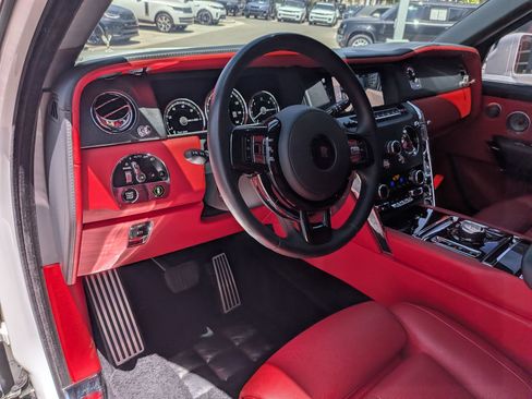 Used 2022 Rolls-Royce Cullinan w/ Dark Exterior Package AWD/4WD image 23