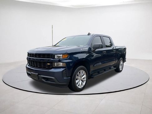 Used 2019 Chevrolet Silverado 1500 Custom w/ Custom Value Package image 3