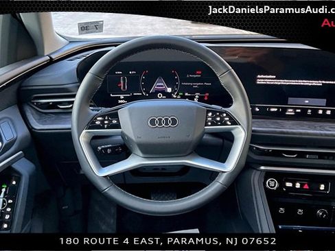 Used 2025 Audi Q5 Premium w/ Convenience Package image 5