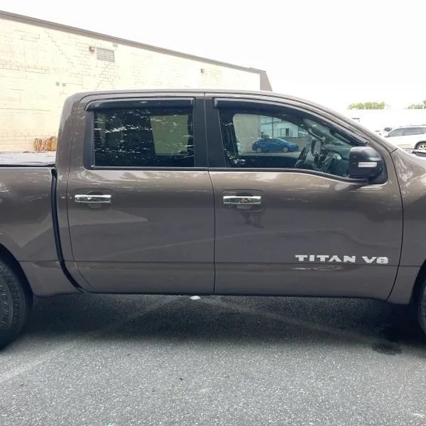 Used 2018 Nissan Titan SV AWD/4WD image 14