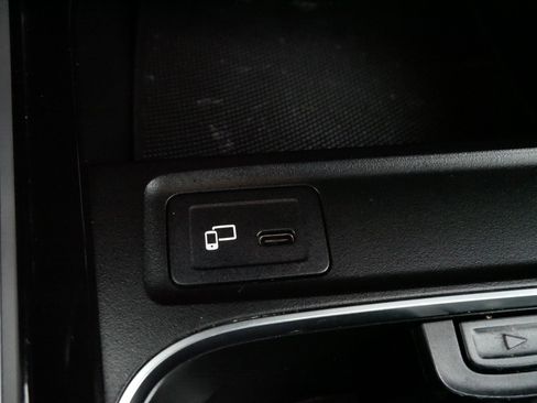 Used 2021 Mercedes-Benz GLB 250 4MATIC image 28