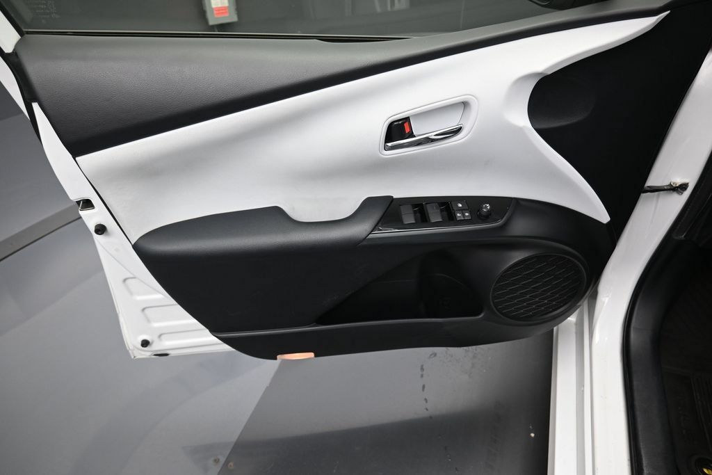 Certified 2022 Toyota Prius XLE w/ Advanced Technology Package AWD/4WD image 10