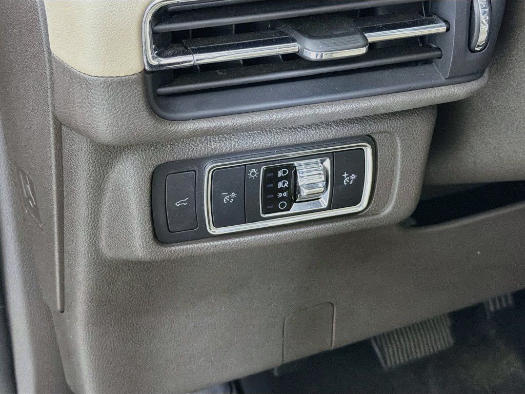 Used 2022 Lincoln Corsair Reserve w/ Elements Package FWD image 13