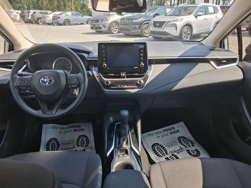 Used 2022 Toyota Corolla LE FWD image 3