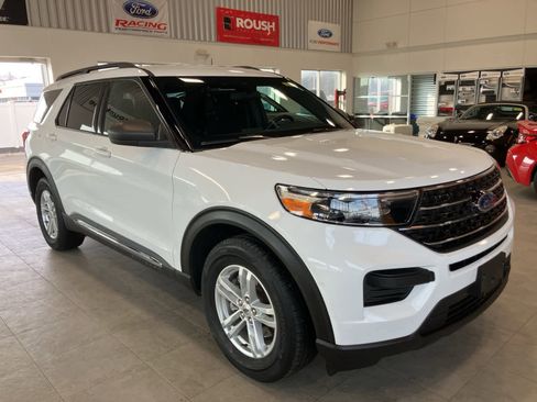 Used 2020 Ford Explorer XLT w/ Comfort Package image 3