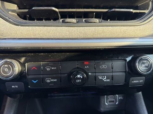 Used 2022 Jeep Compass Latitude image 11