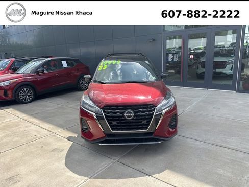 Used 2023 Nissan Kicks SR w/ SR Premium Package FWD image 3