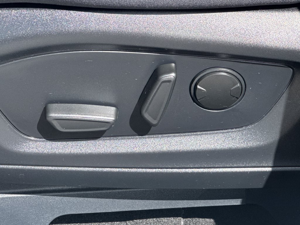 Used 2025 Ford Explorer Active RWD image 25