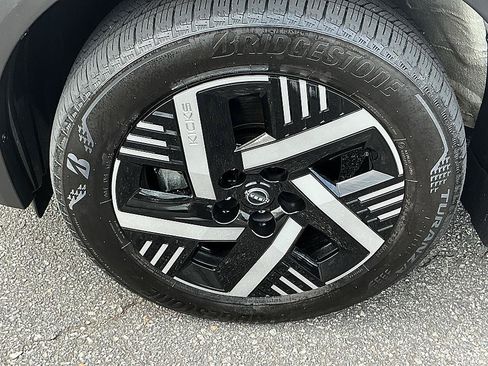 Certified 2025 Nissan Kicks SV w/ SV Premium Package FWD image 8