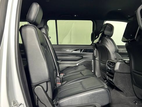 Used 2022 Jeep Wagoneer Series III w/ Rear Seat Video Group 1 AWD/4WD image 13