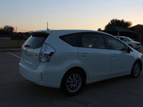 Used 2012 Toyota Prius V Two image 13
