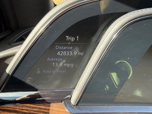 Used 2021 Cadillac Escalade Premium Luxury image 31