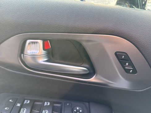 New 2026 Chrysler Pacifica Select image 9