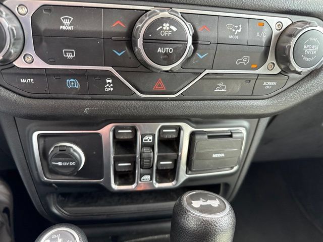 Used 2024 Jeep Wrangler Unlimited AWD/4WD image 26