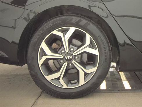 Used 2021 Kia Forte LXS FWD image 11
