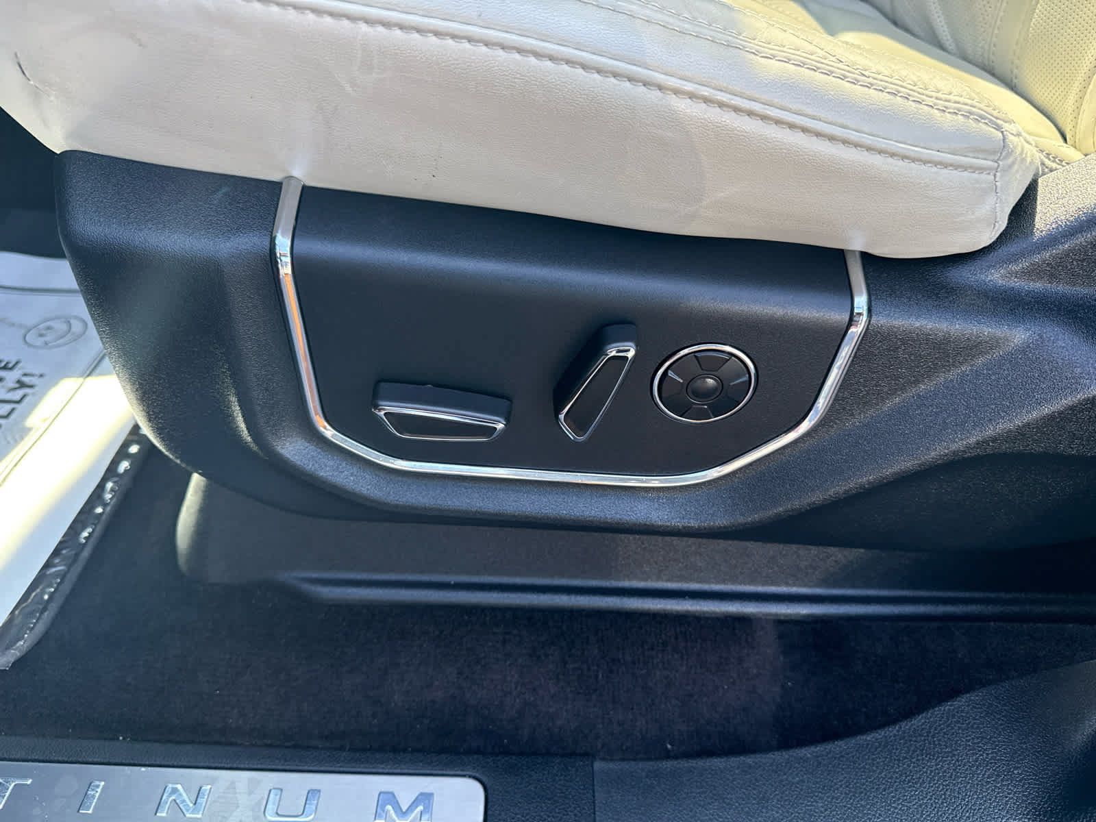 Used 2019 Ford Expedition Platinum AWD/4WD image 14