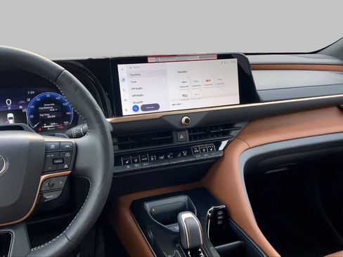Used 2026 Toyota Crown Signia w/ Advanced Technology Package AWD/4WD image 7